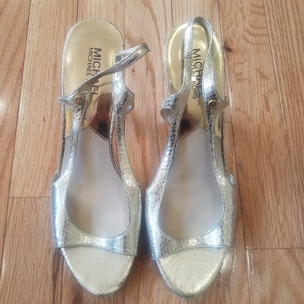 MICHAEL KORS Gold Slingback Heels